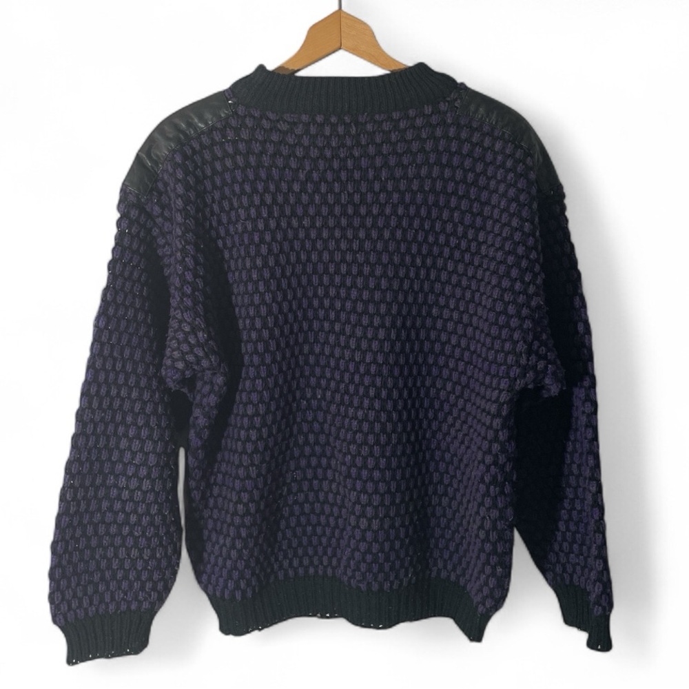Z2- vintage Street Scenes Men's Large Purple and Black Knit Sweater delete - Picture 3 of 4